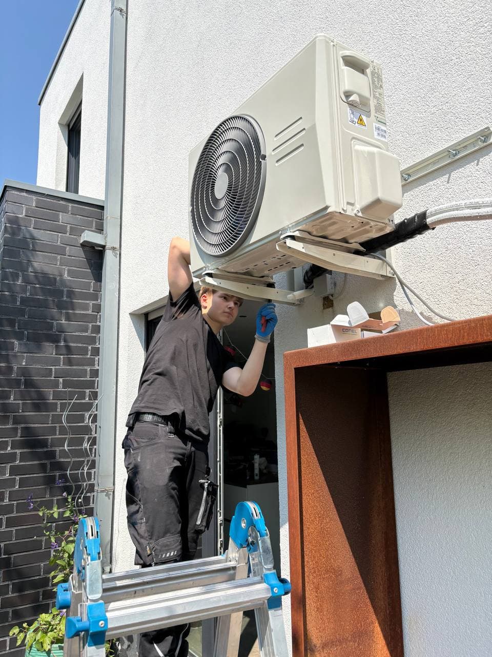 Installation einer Klimaanlage in Neukirchen-Vluyn - Bild 3